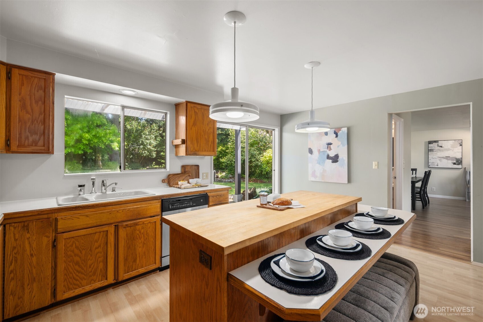 Bellevue, Washington 98007, United States, 4 Bedrooms Bedrooms, ,2 BathroomsBathrooms,Residential,Active,139949