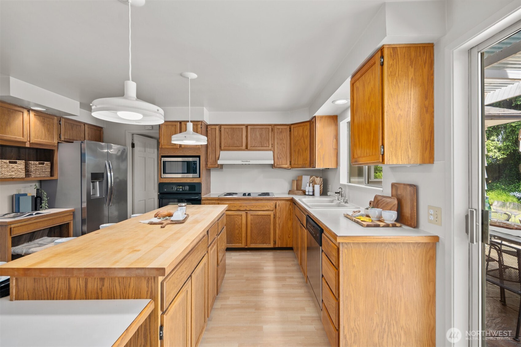 Bellevue, Washington 98007, United States, 4 Bedrooms Bedrooms, ,2 BathroomsBathrooms,Residential,Active,139949