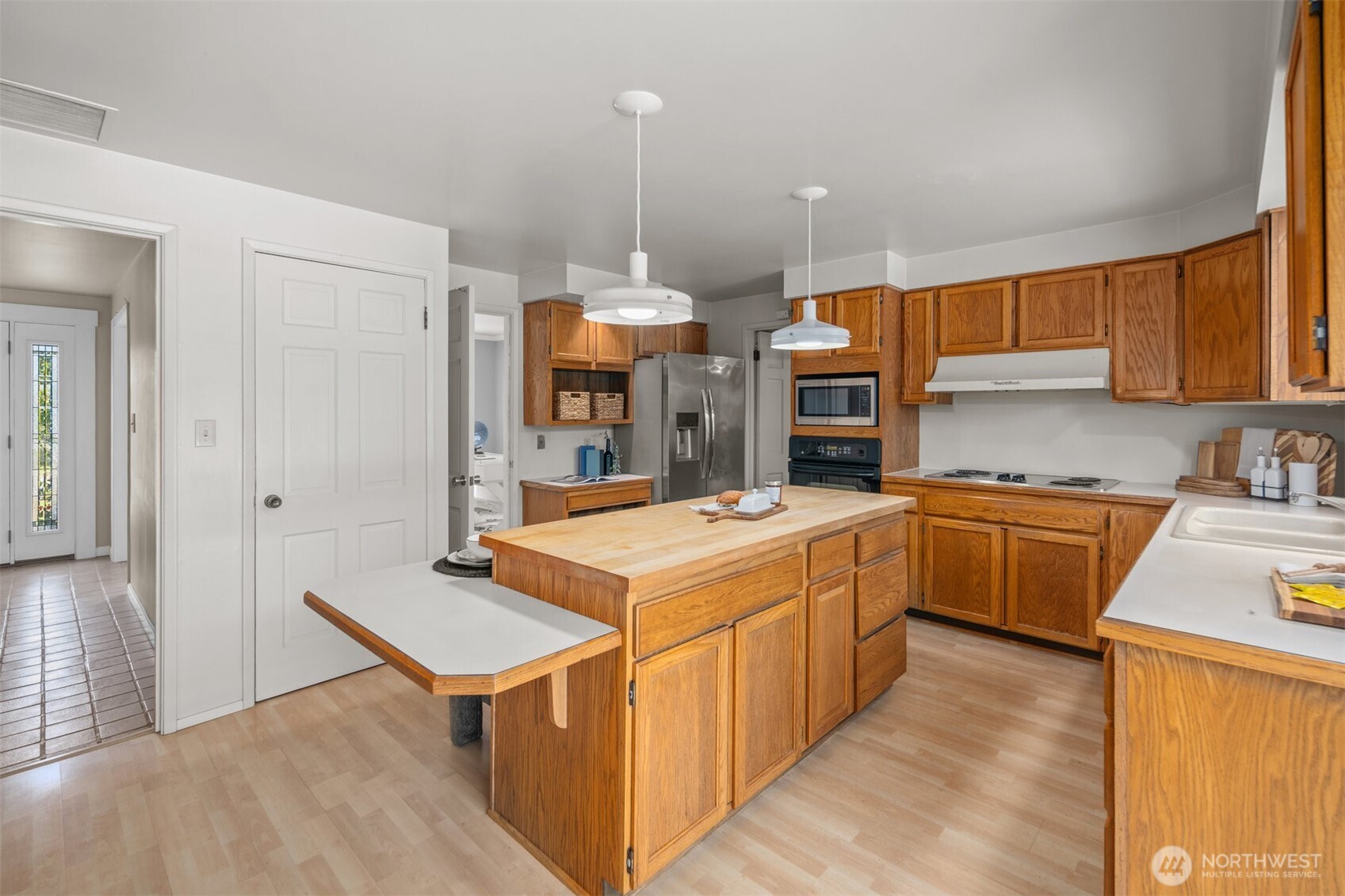 Bellevue, Washington 98007, United States, 4 Bedrooms Bedrooms, ,2 BathroomsBathrooms,Residential,Active,139949