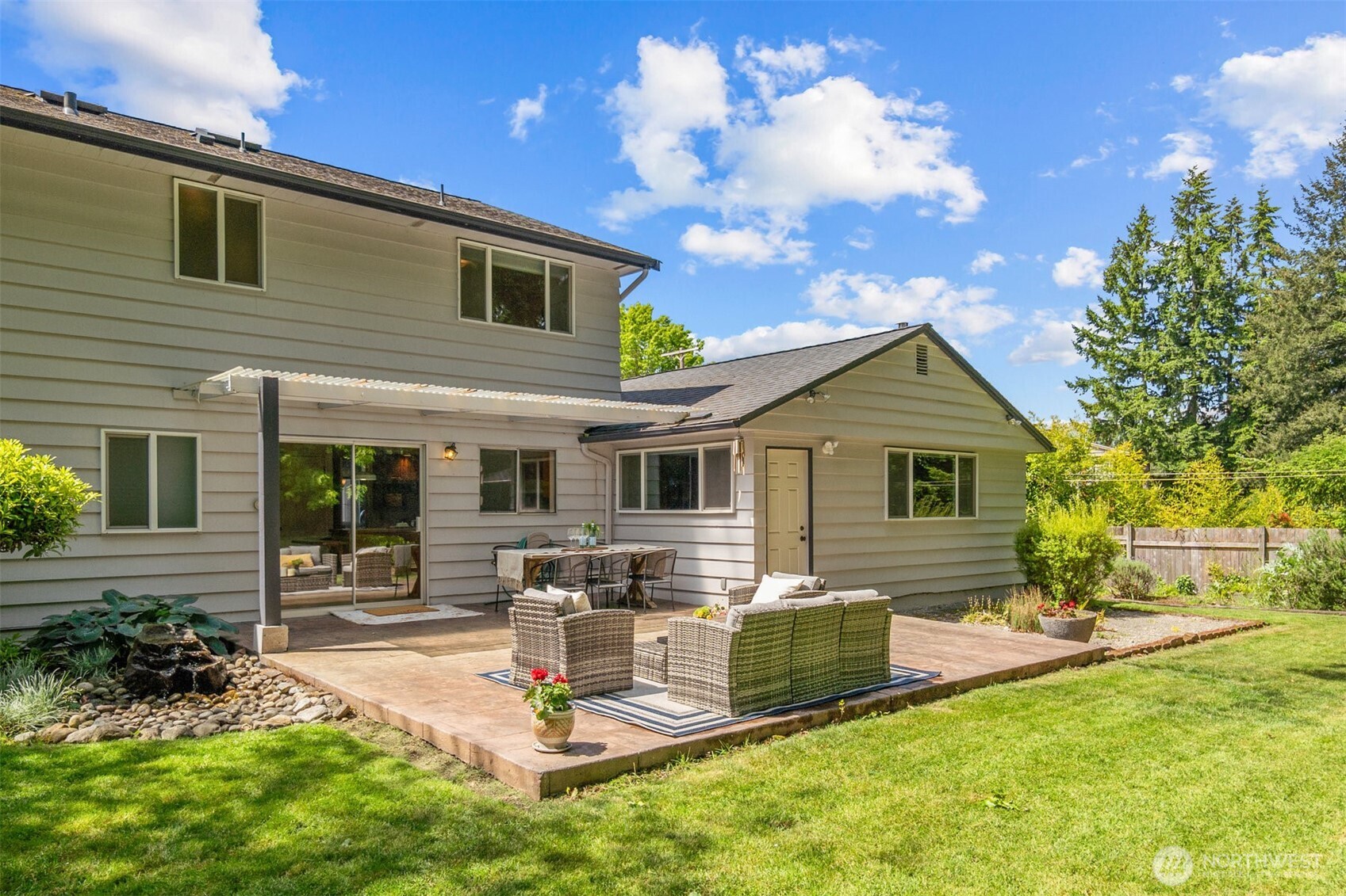 Bellevue, Washington 98007, United States, 4 Bedrooms Bedrooms, ,2 BathroomsBathrooms,Residential,Active,139949