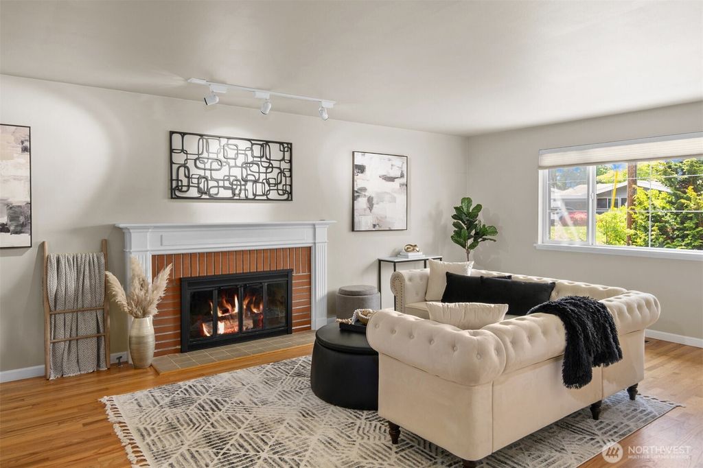 Photo of 15406 NE 3rd Place, Bellevue, WA 98007 (MLS # 2382394)