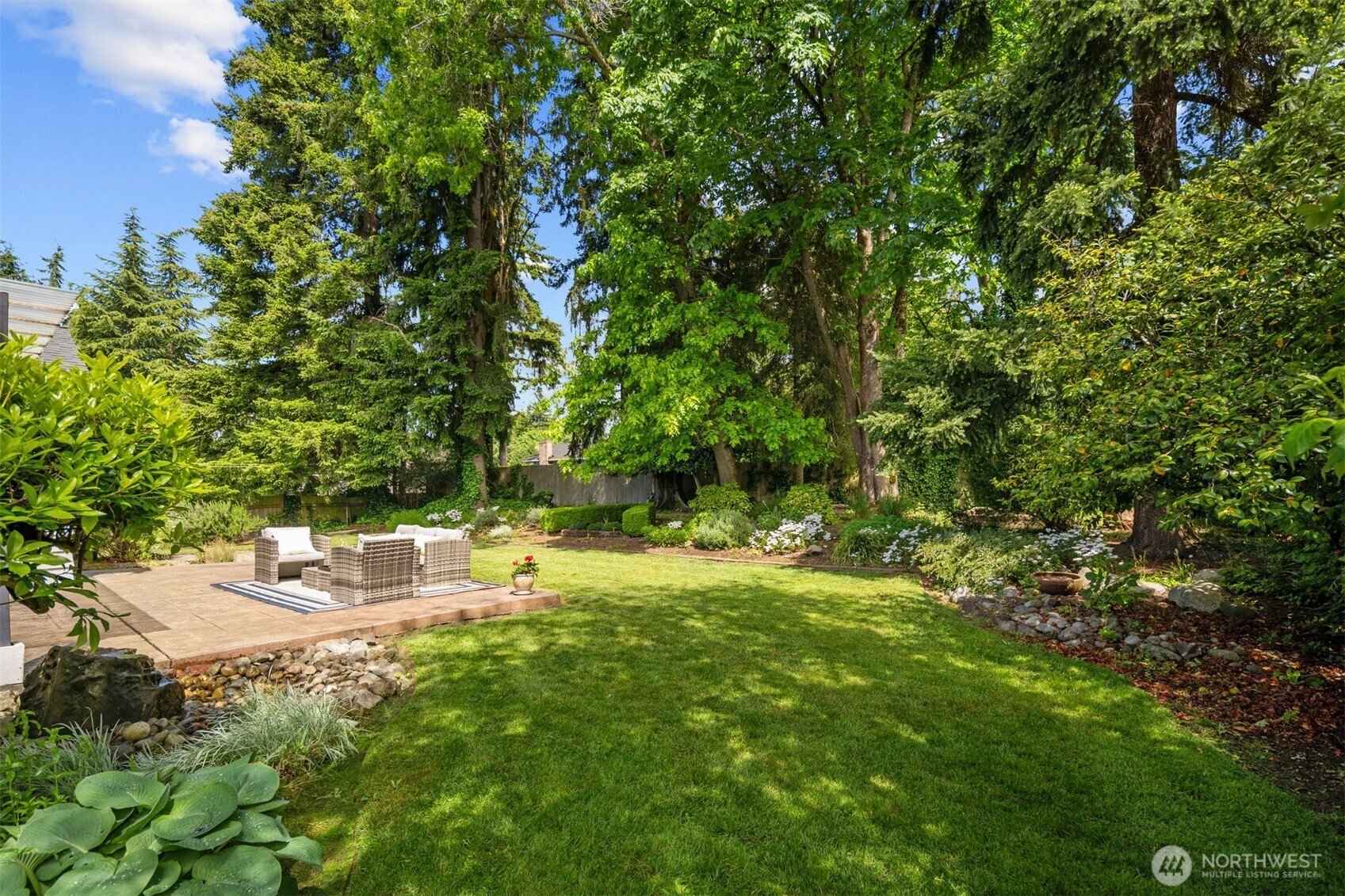 Bellevue, Washington 98007, United States, 4 Bedrooms Bedrooms, ,2 BathroomsBathrooms,Residential,Active,139949