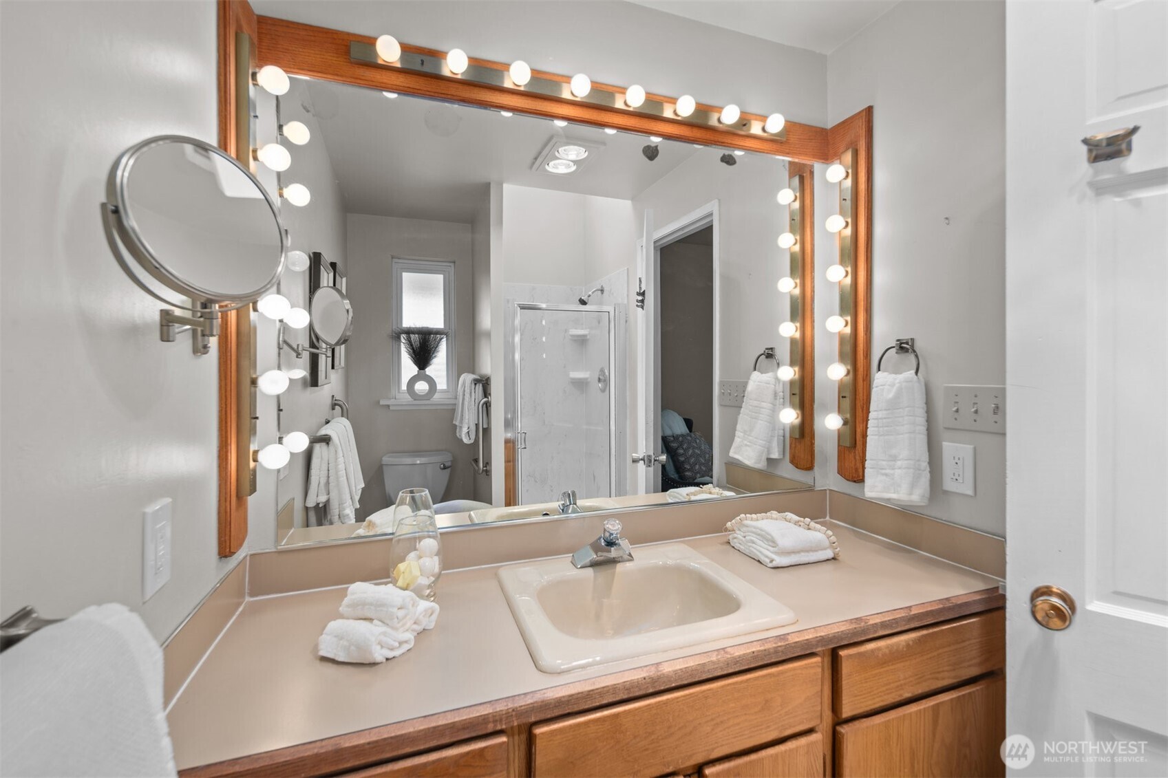 Bellevue, Washington 98007, United States, 4 Bedrooms Bedrooms, ,2 BathroomsBathrooms,Residential,Active,139949