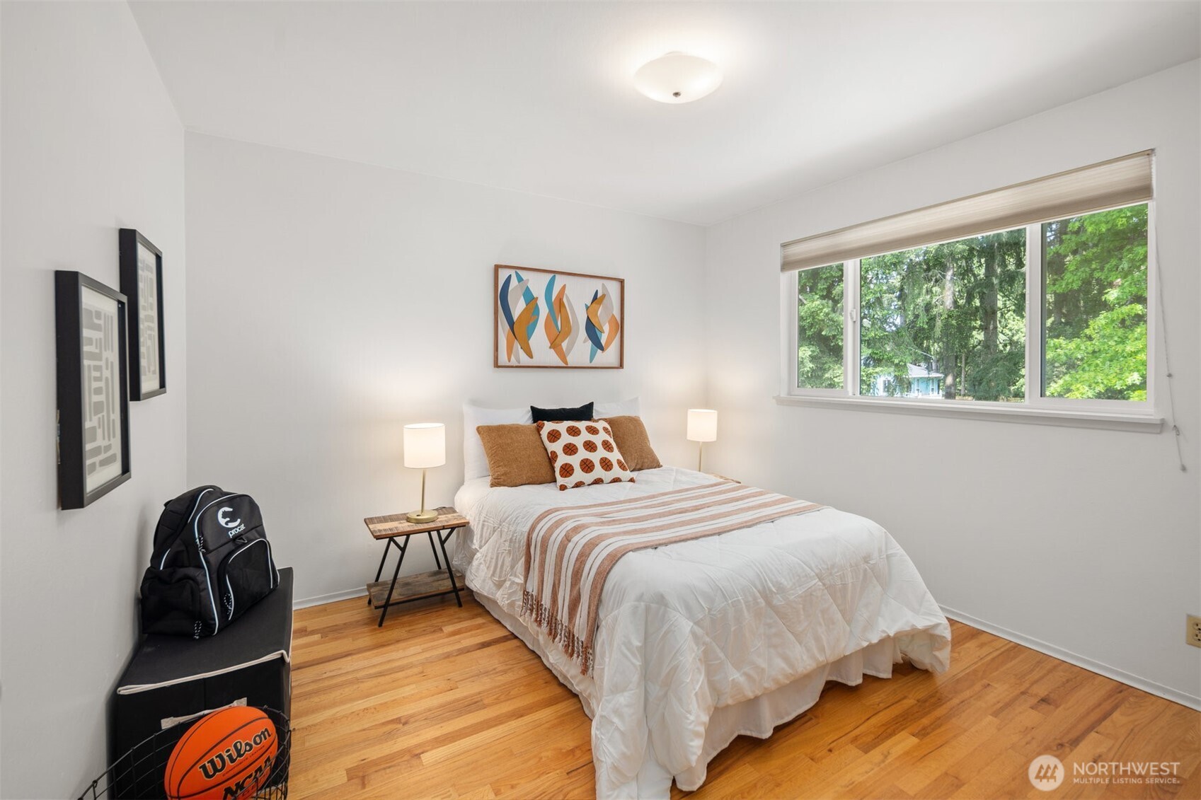 Bellevue, Washington 98007, United States, 4 Bedrooms Bedrooms, ,2 BathroomsBathrooms,Residential,Active,139949