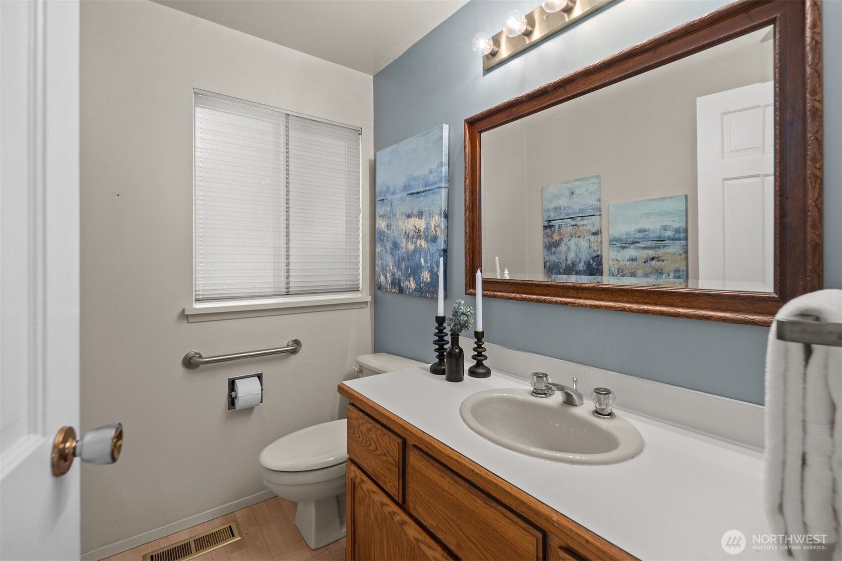 Bellevue, Washington 98007, United States, 4 Bedrooms Bedrooms, ,2 BathroomsBathrooms,Residential,Active,139949