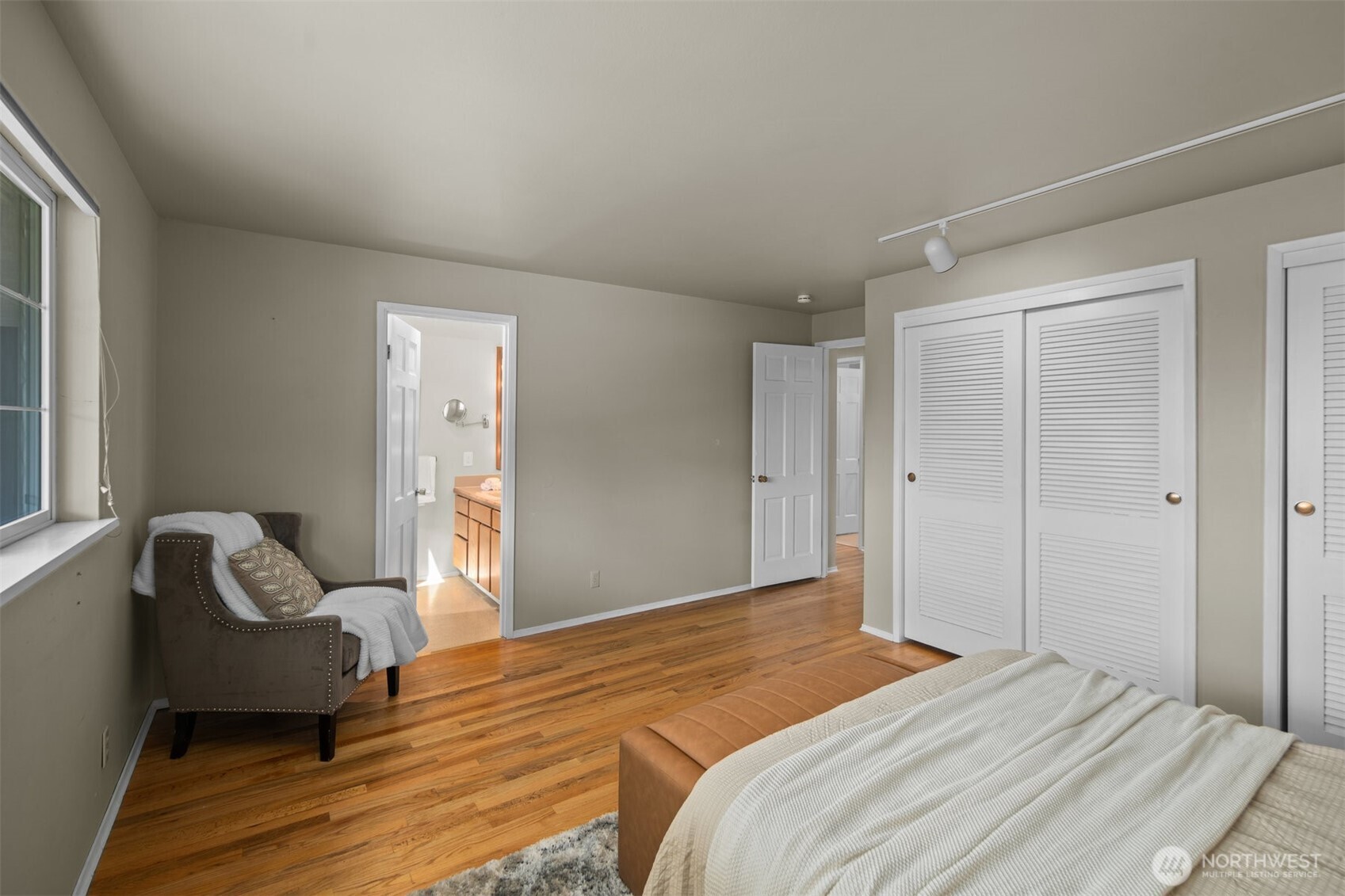 Bellevue, Washington 98007, United States, 4 Bedrooms Bedrooms, ,2 BathroomsBathrooms,Residential,Active,139949