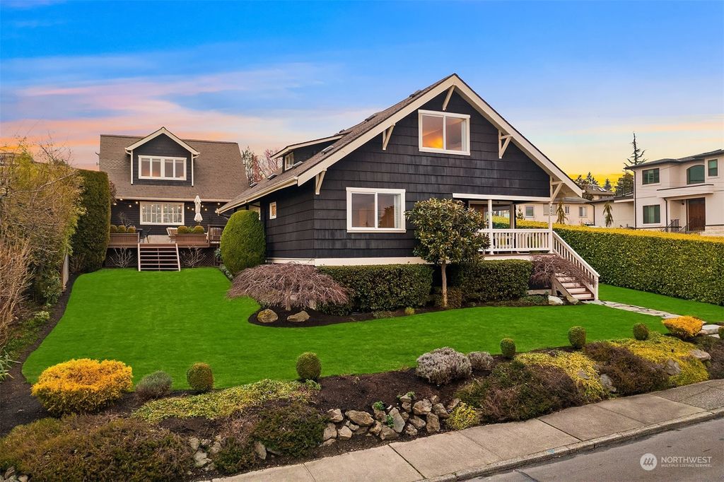 Photo of 402 10th Avenue W, Kirkland, WA 98033 (MLS # 2057043)