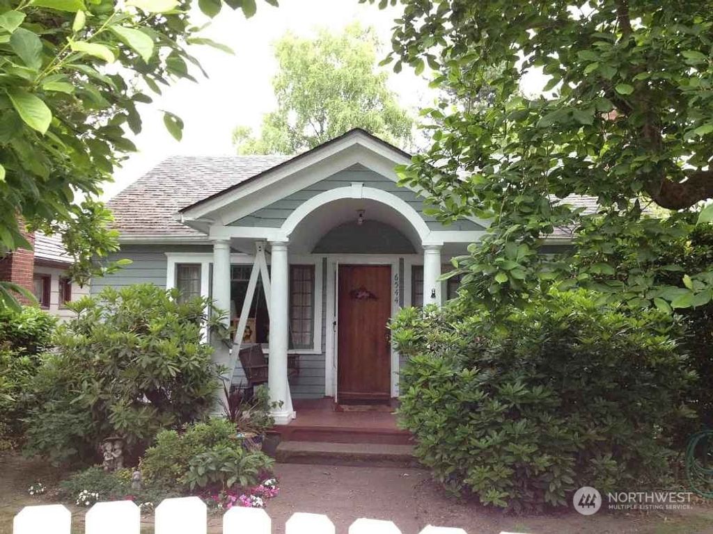 Photo of 6544 20th Avenue NE, Seattle, WA 98115 (MLS # 2154060)