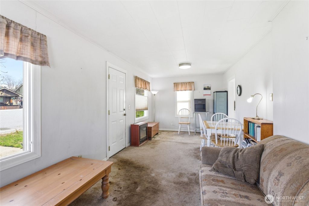 Photo of 626 Highland Drive, Wenatchee, WA 98801 (MLS # 2500424)