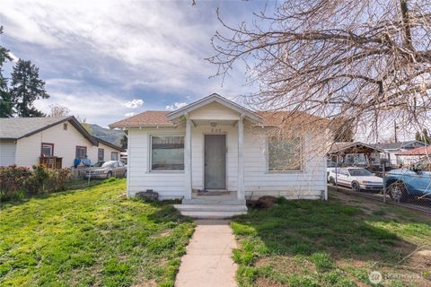 Photo of 626 Highland Drive, Wenatchee, WA 98801 (MLS # 2500424)