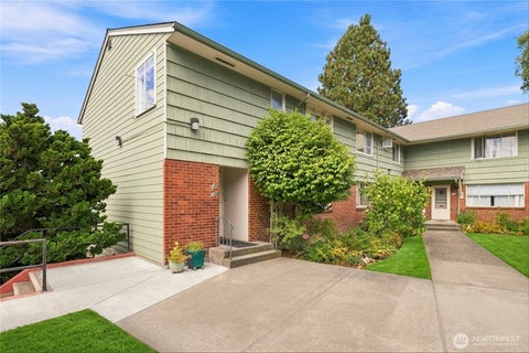 Photo of 901 N Forest St #135, Bellingham, WA 98225 (MLS # 2567286)