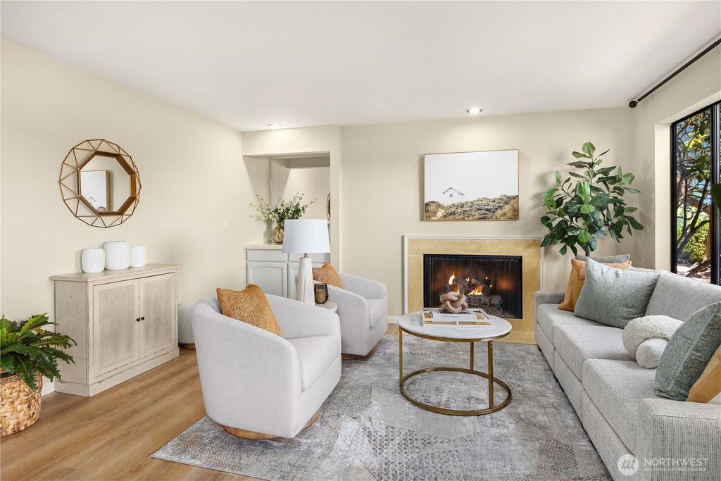 Photo of 717 122nd Avenue NE #B1, Bellevue, WA 98005 (MLS # 2469600)