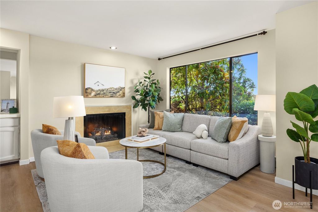 Photo of 717 122nd Avenue NE #B1, Bellevue, WA 98005 (MLS # 2469600)