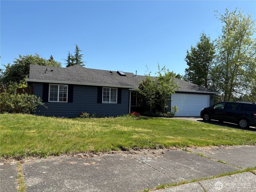 Photo of 11831 SE 261st Place, Kent, WA 98030 (MLS # 2519381)