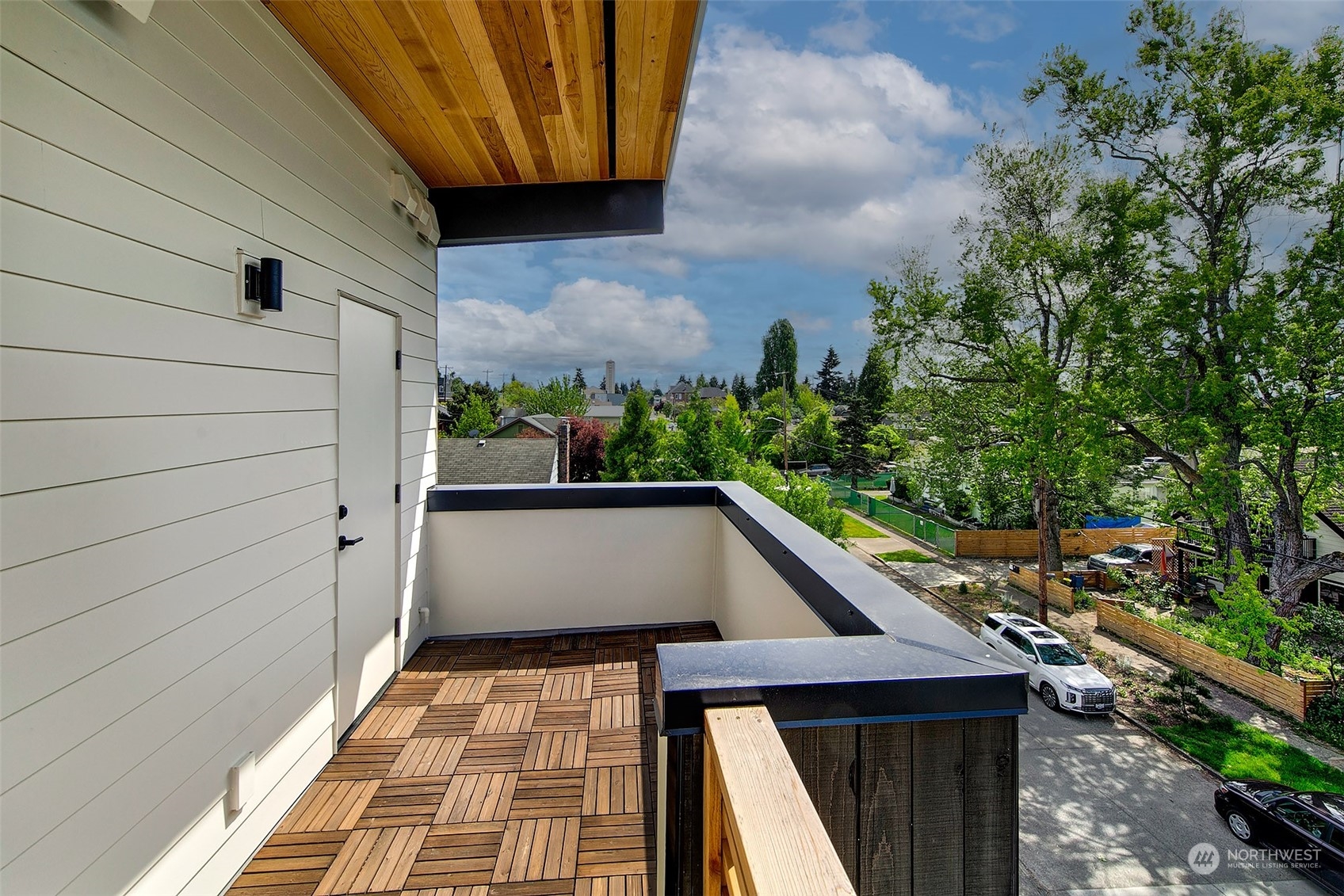 Seattle, Washington 98106, United States, 3 Bedrooms Bedrooms, ,2 BathroomsBathrooms,Residential,Pending,30355