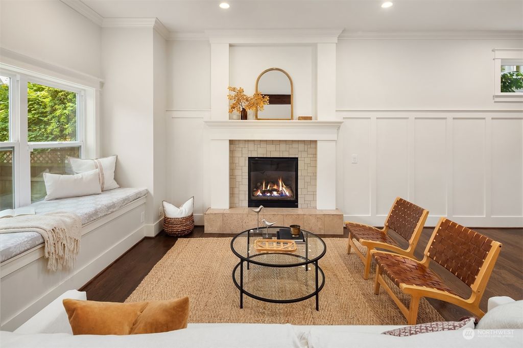 Photo of 2538 35th Avenue W, Seattle, WA 98199 (MLS # 2295451)