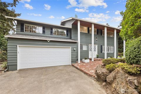 Photo of 9226 Matthews Avenue NE, Seattle, WA 98115 (MLS # 2508918)