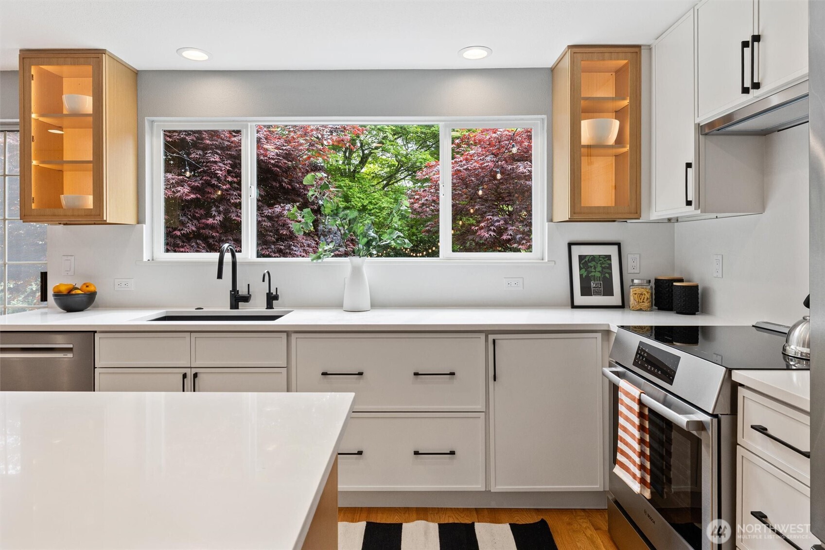 9226 Matthews Avenue NE