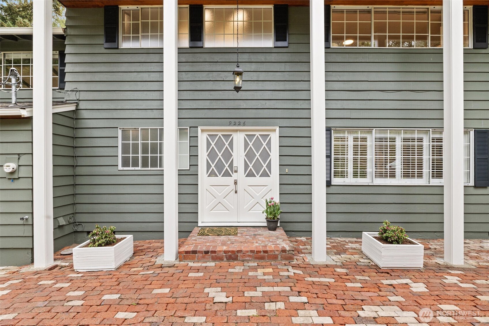 9226 Matthews Avenue NE