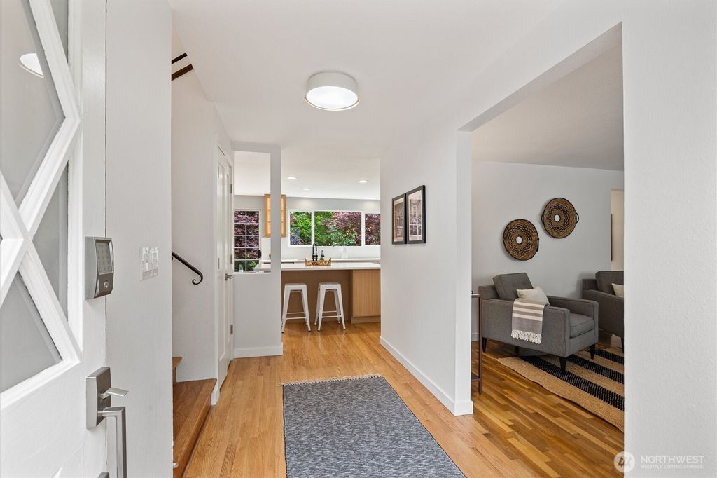 Photo of 9226 Matthews Avenue NE, Seattle, WA 98115 (MLS # 2508918)