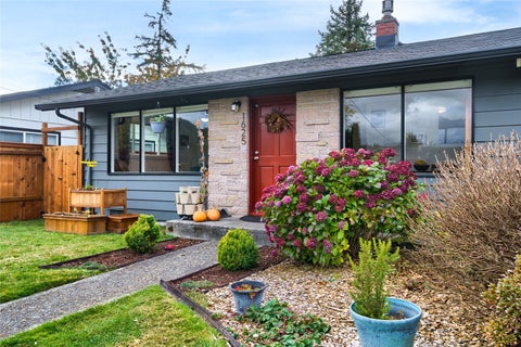 Photo of 1625 S 14th Street, Mount Vernon, WA 98274 (MLS # 2598147)