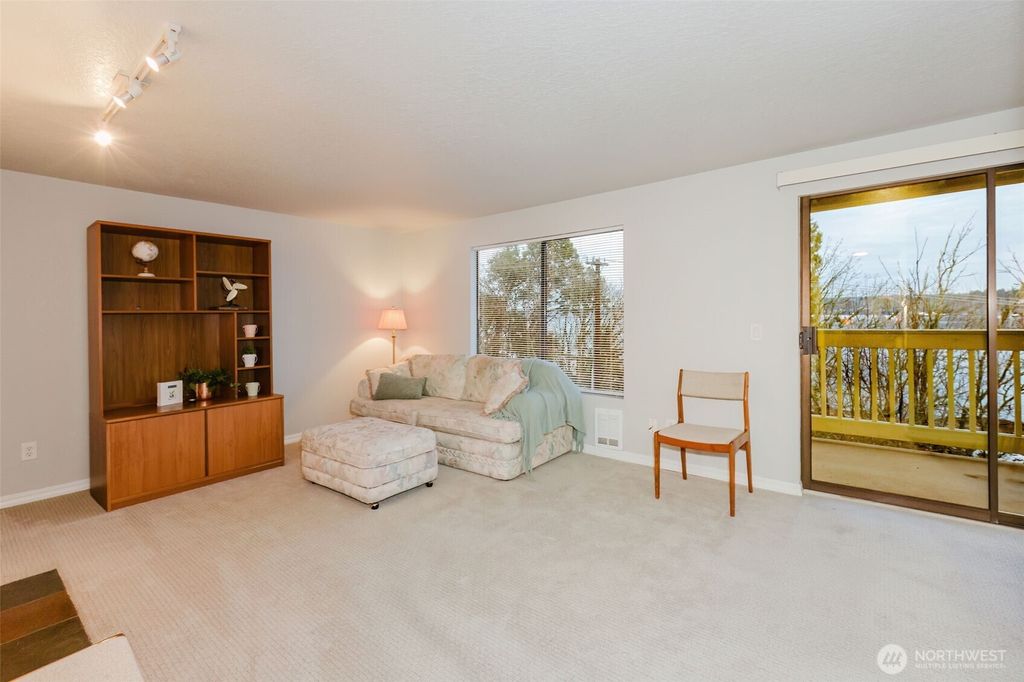 Photo of 1700 W Sunn Fjord Ln #L103, Bremerton, WA 98312 (MLS # 2470172)