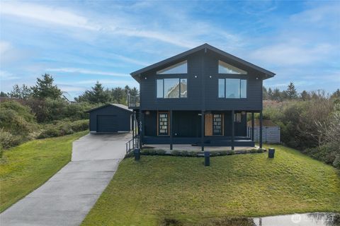 Photo of 506 Sand Dune Avenue SW, Ocean Shores, WA 98569 (MLS # 2499737)