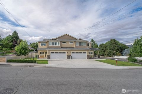 Photo of 1804 Mulberry Lane, Wenatchee, WA 98801 (MLS # 2419040)