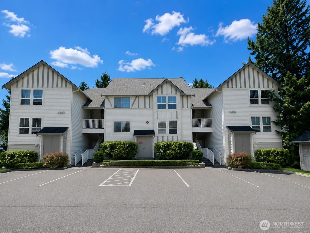 Photo of 4421 249th TER SE, Sammamish, WA 98029 (MLS # 2531135)