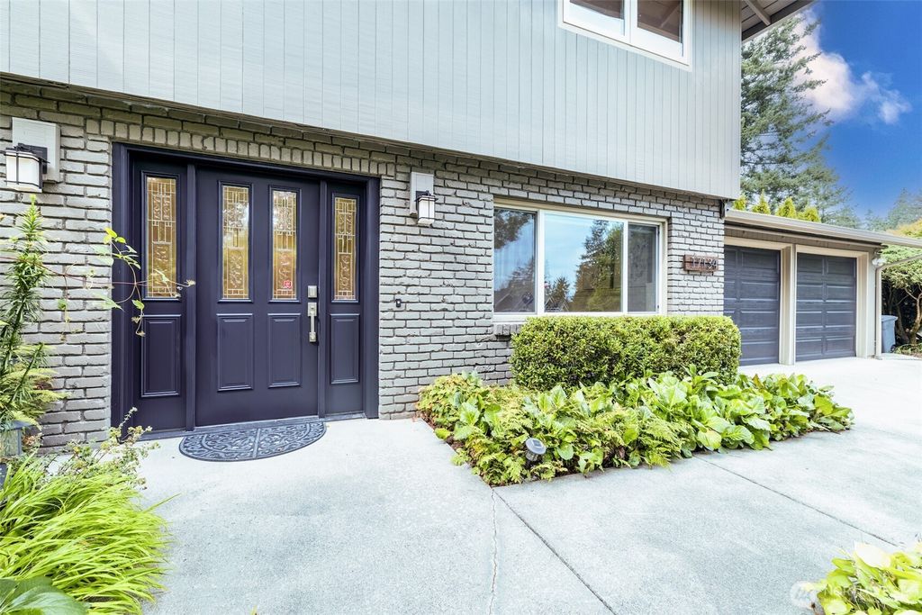 Photo of 17134 NE 8th Place, Bellevue, WA 98008 (MLS # 2427618)