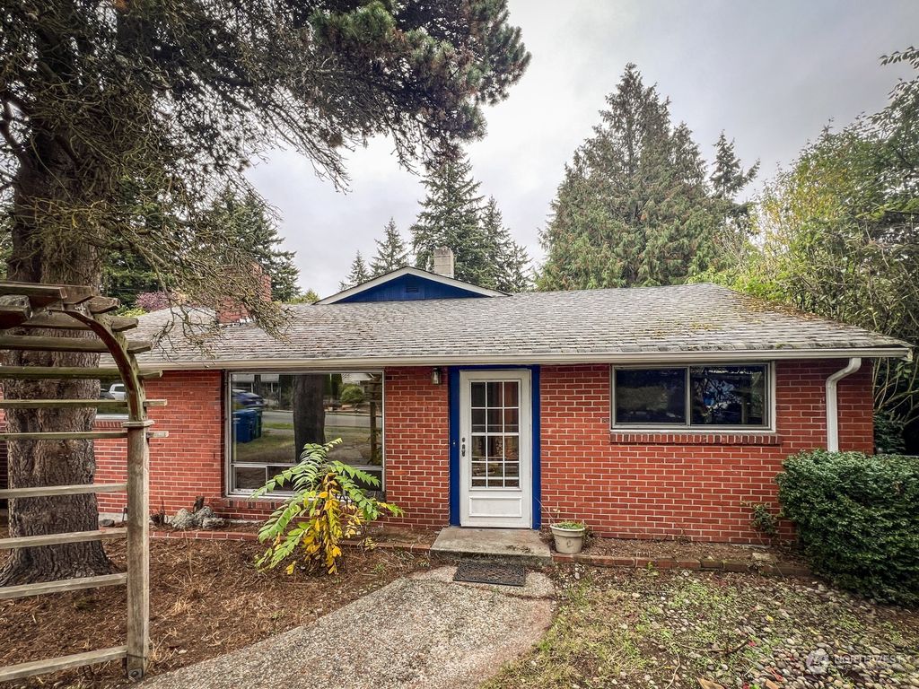 Photo of 14310 20th Avenue NE, Seattle, WA 98125 (MLS # 2305139)