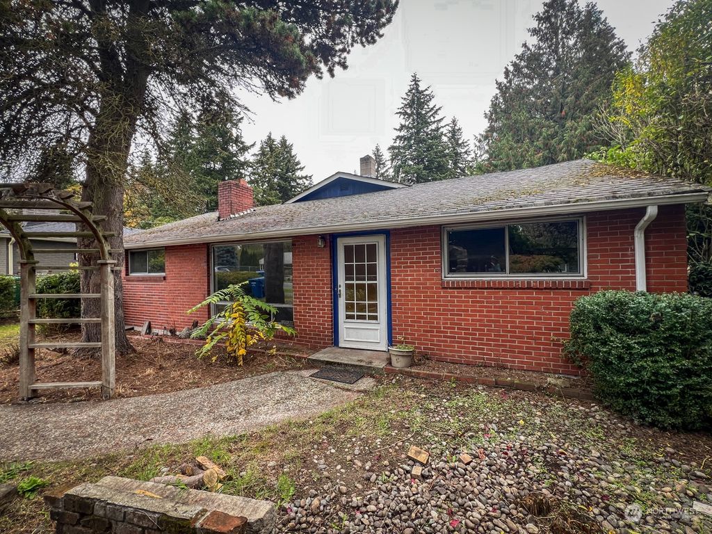 Photo of 14310 20th Avenue NE, Seattle, WA 98125 (MLS # 2305139)