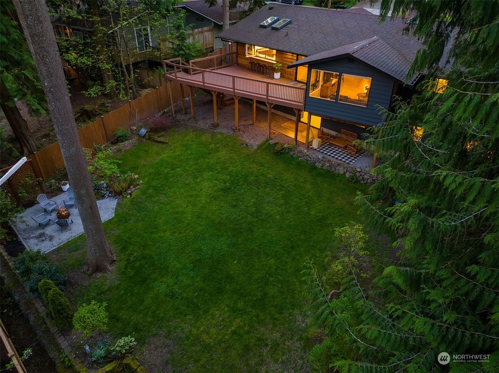 Photo of 945 Highwood Drive SW, Issaquah, WA 98027 (MLS # 2064887)