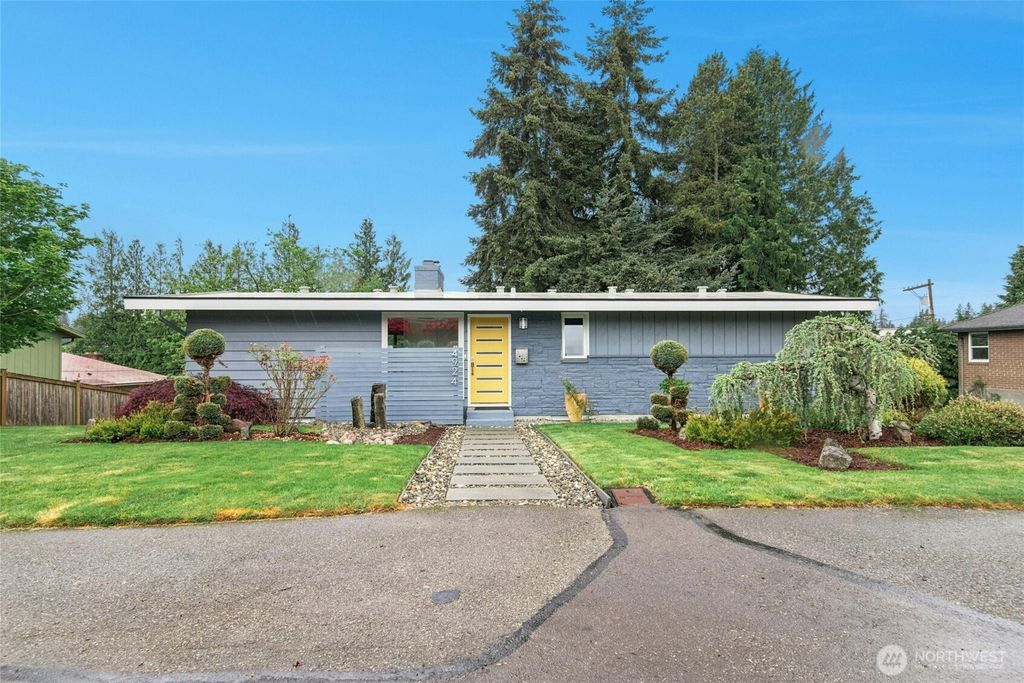 Photo of 4924 Wilmington Avenue, Everett, WA 98203 (MLS # 2524352)