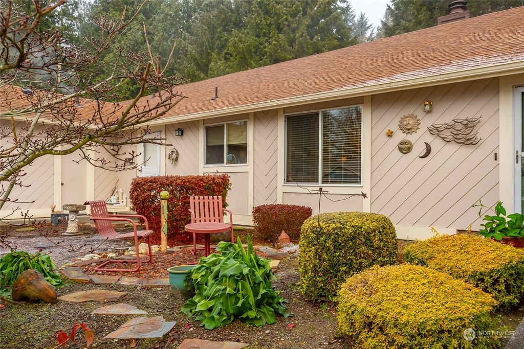 Photo of 1800 SW 307th Street #B, Federal Way, WA 98023 (MLS # 2183419)