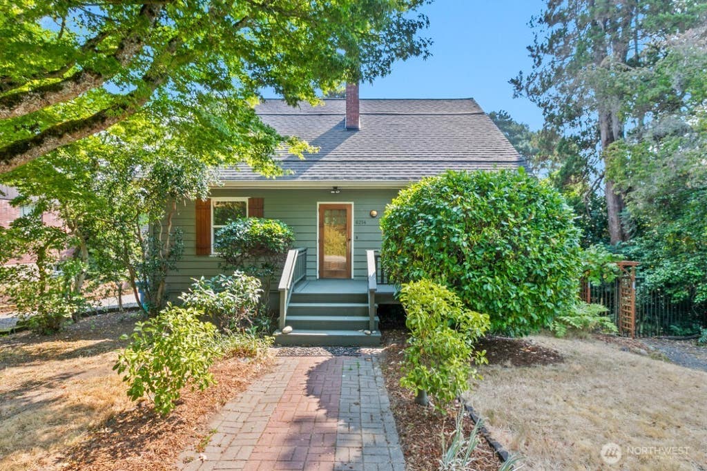 Photo of 6214 24th Avenue NE, Seattle, WA 98115 (MLS # 2573390)
