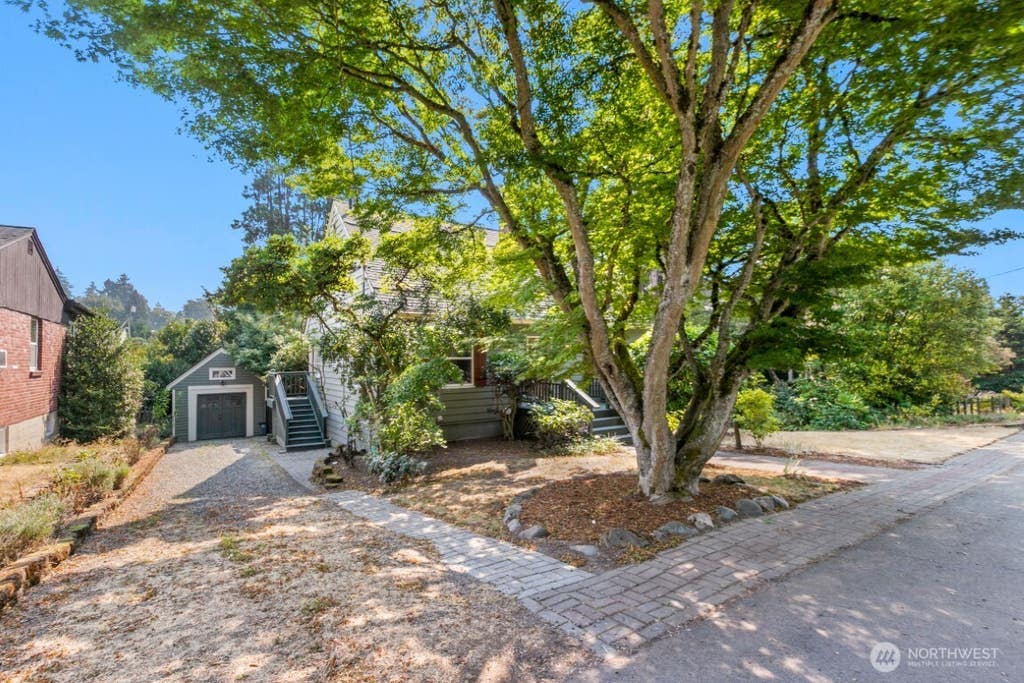 Photo of 6214 24th Avenue NE, Seattle, WA 98115 (MLS # 2573390)