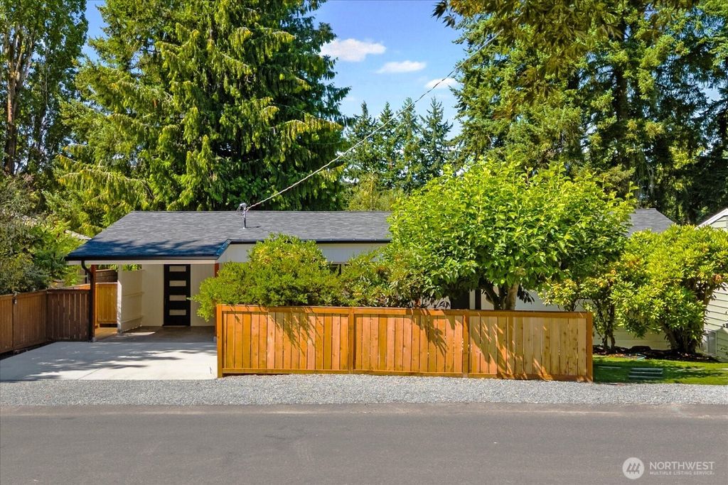 Photo of 10009 46th Avenue NE, Seattle, WA 98125 (MLS # 2415948)