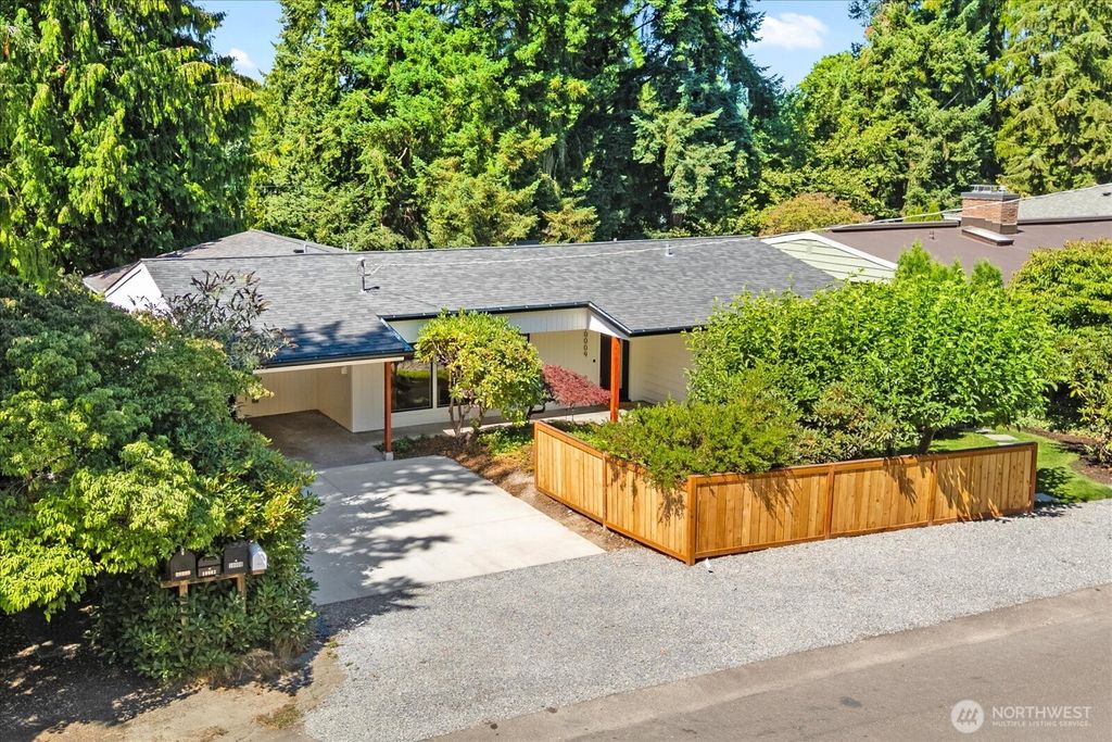 Photo of 10009 46th Avenue NE, Seattle, WA 98125 (MLS # 2415948)