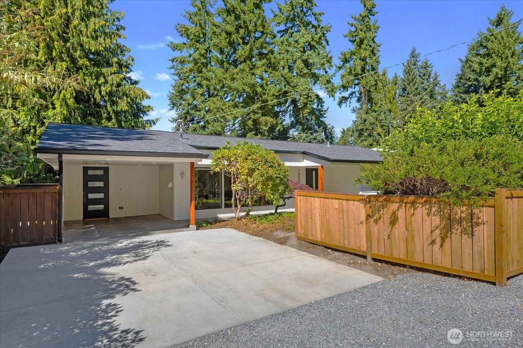 Photo of 10009 46th Avenue NE, Seattle, WA 98125 (MLS # 2415948)