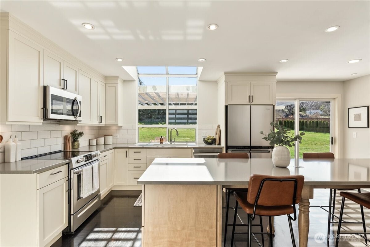 25 W Anadar Place