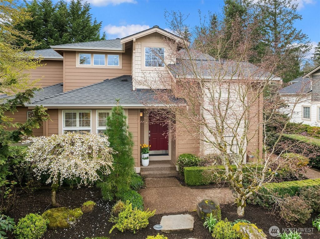Photo of 1929 12th Court NE, Issaquah, WA 98029 (MLS # 2349123)