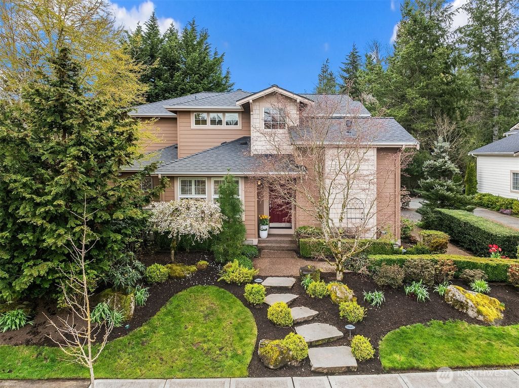 Photo of 1929 12th Court NE, Issaquah, WA 98029 (MLS # 2349123)