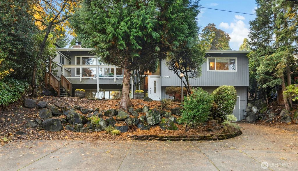 Photo of 3001 NE 105th Street, Seattle, WA 98125 (MLS # 2448134)