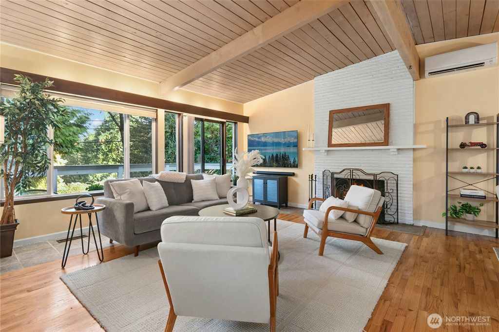 Photo of 3001 NE 105th Street, Seattle, WA 98125 (MLS # 2448134)