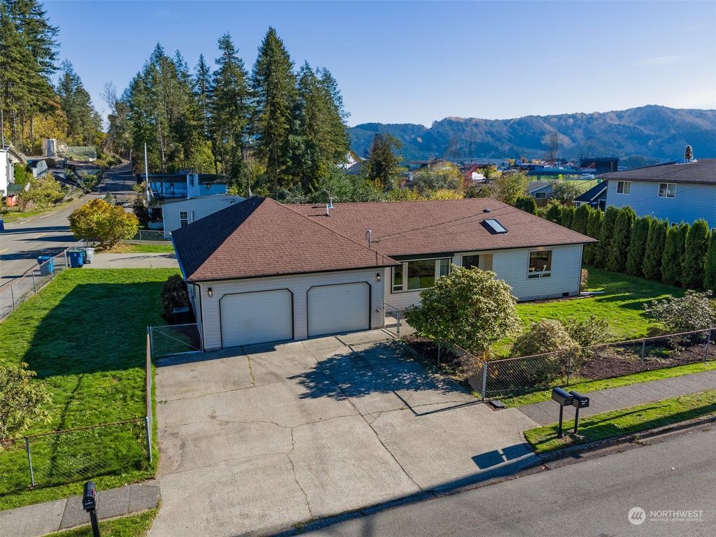 Photo of 608 4th Street, Sultan, WA 98294 (MLS # 2173128)