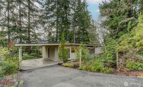 Photo of 16217 Lake Hills Boulevard, Bellevue, WA 98008 (MLS # 2471570)