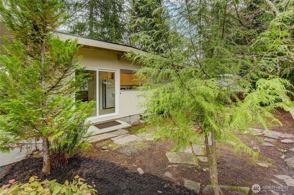 Photo of 16217 Lake Hills Boulevard, Bellevue, WA 98008 (MLS # 2471570)