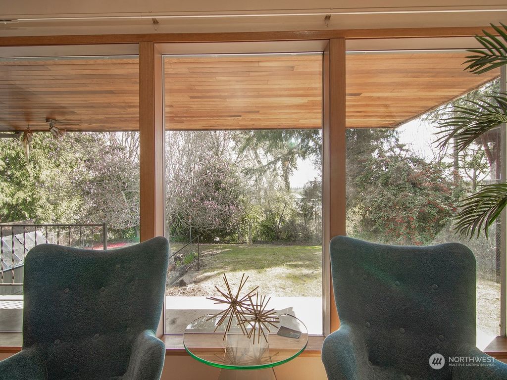 Photo of 2918 74th Avenue SE, Mercer Island, WA 98040 (MLS # 2055141)