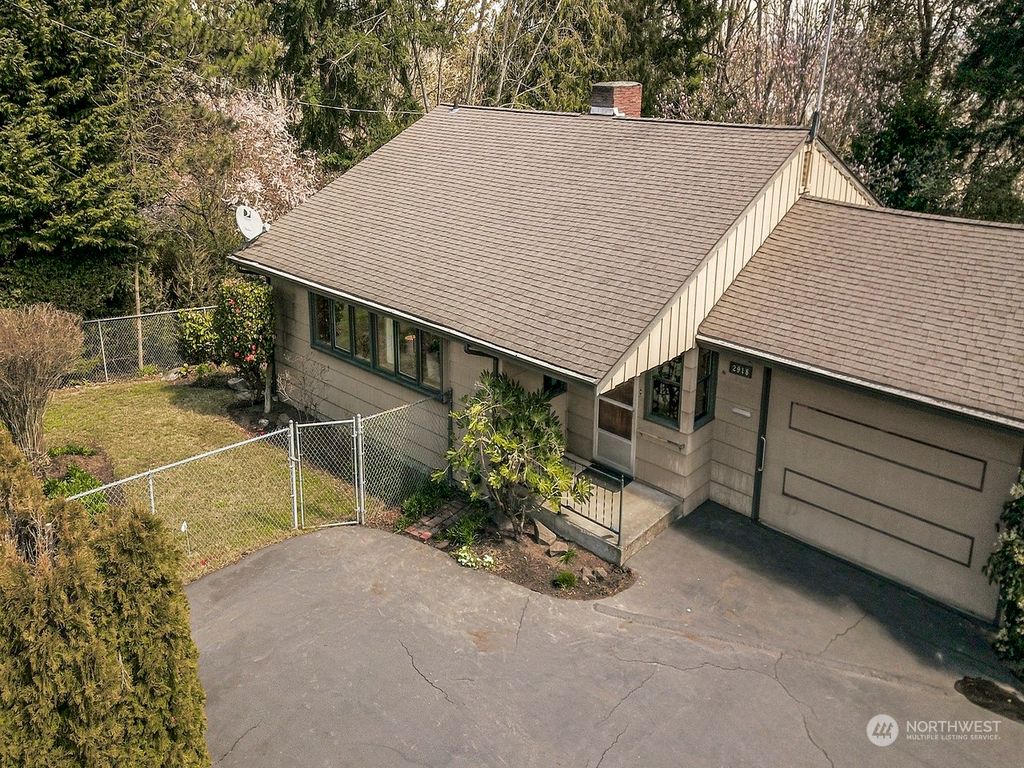 Photo of 2918 74th Avenue SE, Mercer Island, WA 98040 (MLS # 2055141)